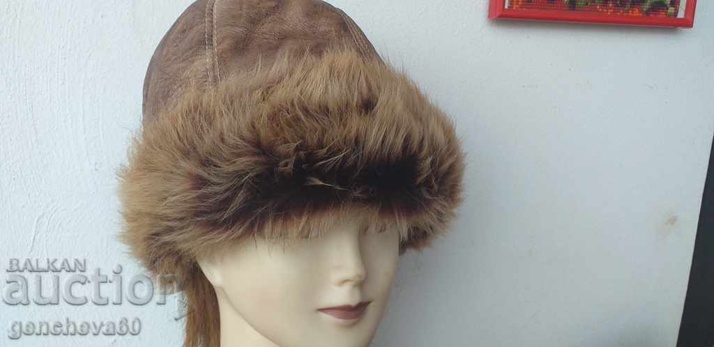Елегантна кожена шапка