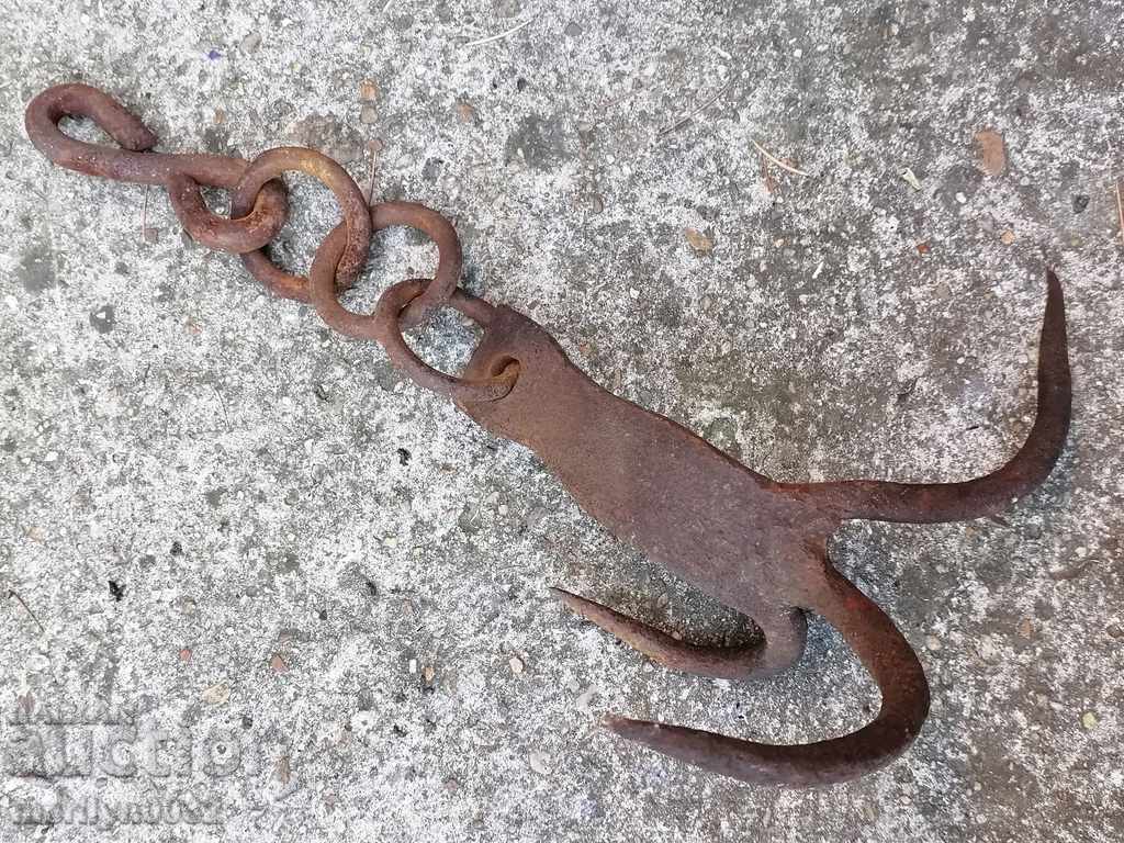 Un cârlig de forjare antic, triplă ham cu preț 32.00 BGN | € 16.36 Un cârlig de forjare antic, triplă ham cu preț 32.00 BGN | € 16.36