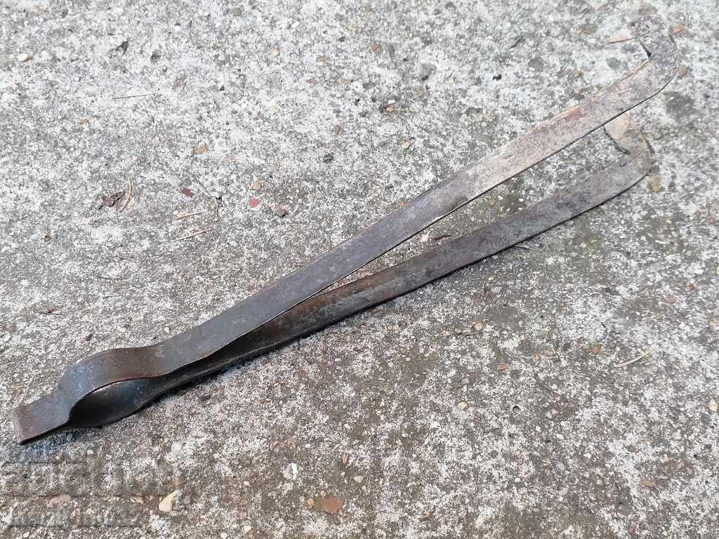 Παράδοση Παλιά λαβίδες, το πόκερ, σφυρήλατο σίδερο Παράδοση Παλιά λαβίδες, το πόκερ, σφυρήλατο σίδερο