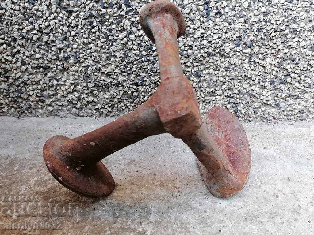 Delivery of Old shoemaker anvil, wrought iron Delivery of Old shoemaker anvil, wrought iron