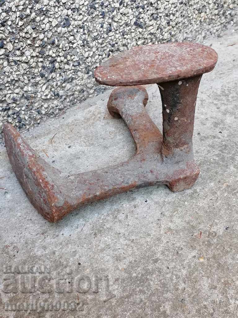 Old shoemaker anvil, wrought iron - 7 Old shoemaker anvil, wrought iron - 7