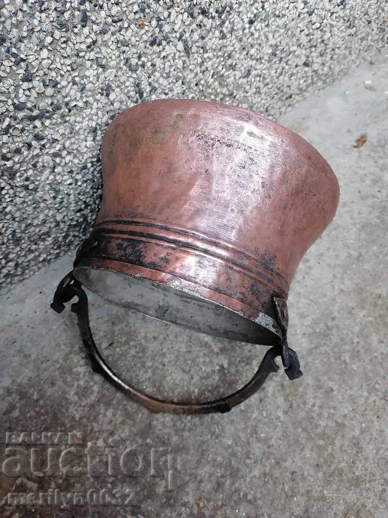 Старо медно котле, бакър, котел, кован съд с цена 74.00 лв. | € 37.84 Старо медно котле, бакър, котел, кован съд с цена 74.00 лв. | € 37.84