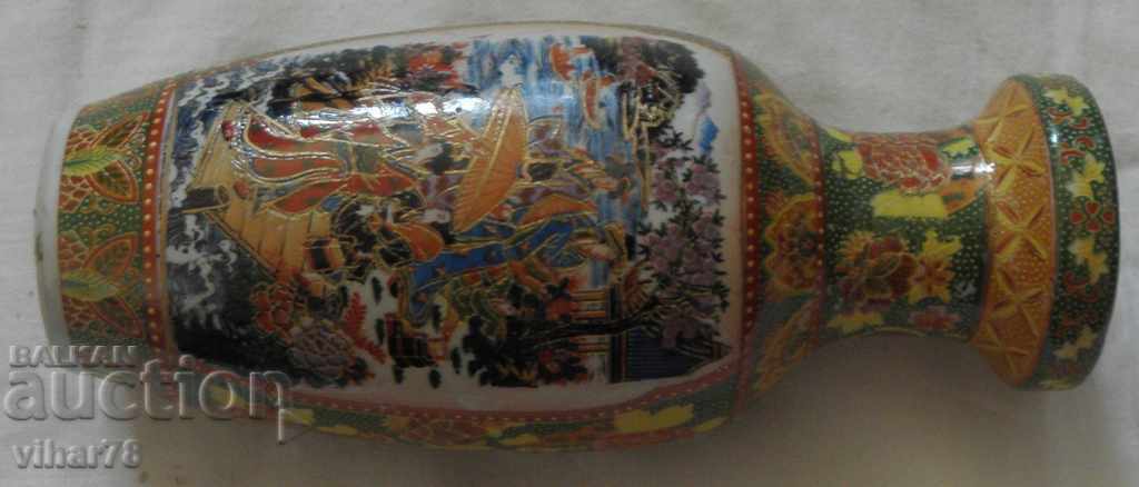 ΜΙΚΡΟ ΚΙΝΕΖΙΚΟ ΒΑΖΟ με τιμή € 19.99 | 39.10 BGN