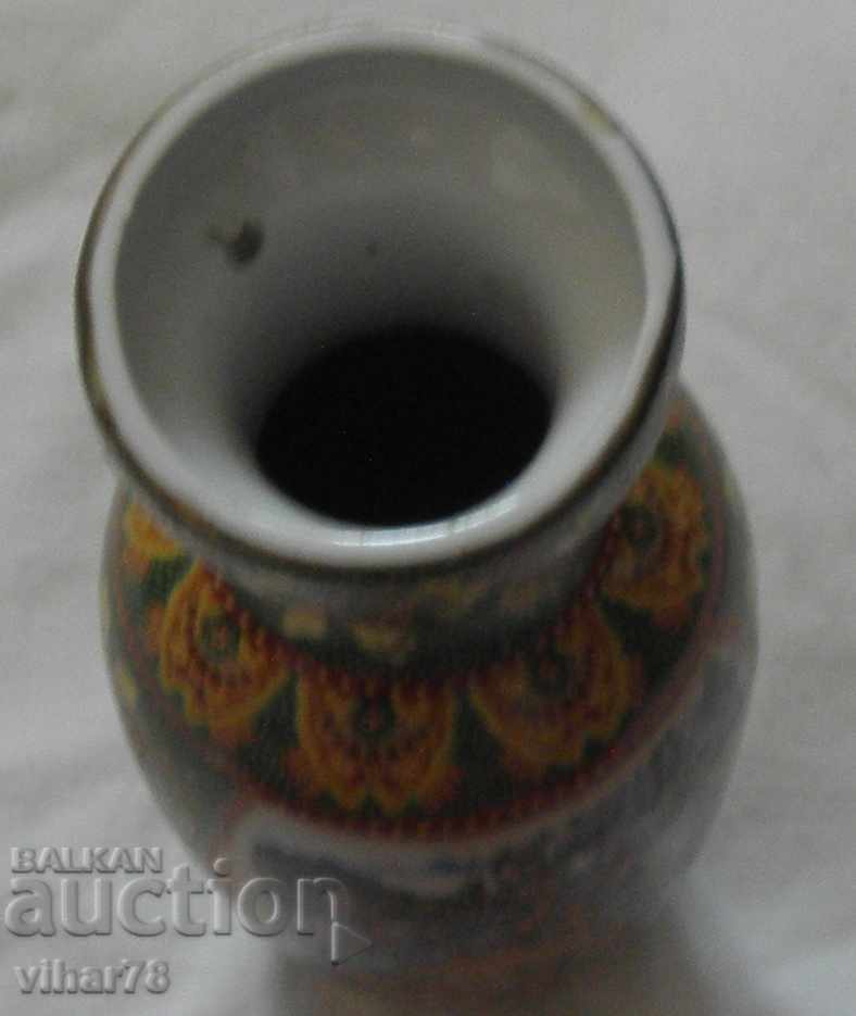 Доставка на МАЛКА КИТАЙСКА ВАЗА Доставка на МАЛКА КИТАЙСКА ВАЗА