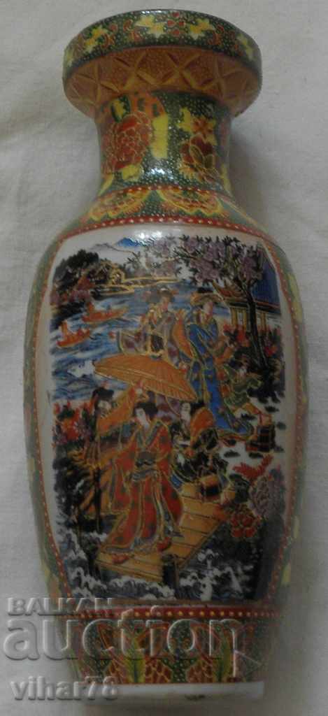 SMALL CHINESE VASE