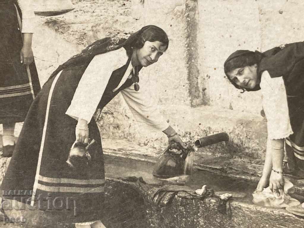 Auction At the Fountain Women in Costumes Cauldrons Mares Pitchers Washing Auction At the Fountain Women in Costumes Cauldrons Mares Pitchers Washing