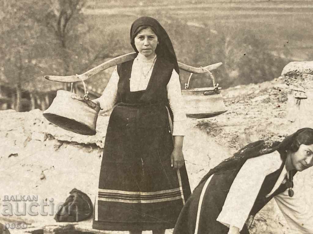 Delivery of At the Fountain Women in Costumes Cauldrons Mares Pitchers Washing Delivery of At the Fountain Women in Costumes Cauldrons Mares Pitchers Washing