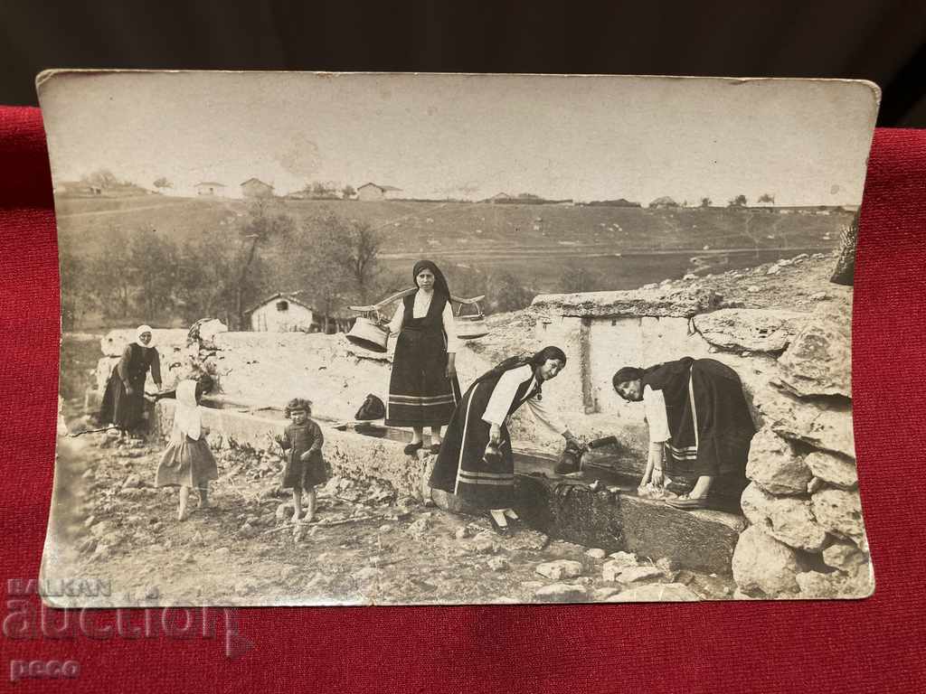 At the Fountain Women in Costumes Cauldrons Mares Pitchers Washing - 5 At the Fountain Women in Costumes Cauldrons Mares Pitchers Washing - 5