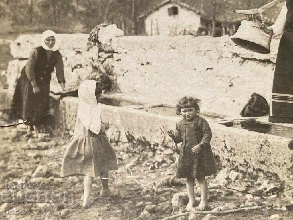 At the Fountain Women in Costumes Cauldrons Mares Pitchers Washing - 6 At the Fountain Women in Costumes Cauldrons Mares Pitchers Washing - 6