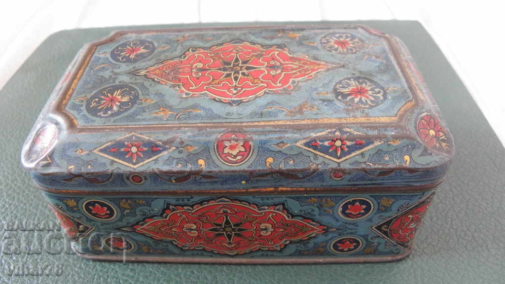 Доставка на стара метална кутия за колекция