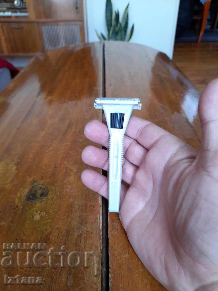 παλιά ξυριστική μηχανή με τιμή 15.00 BGN | € 7.67