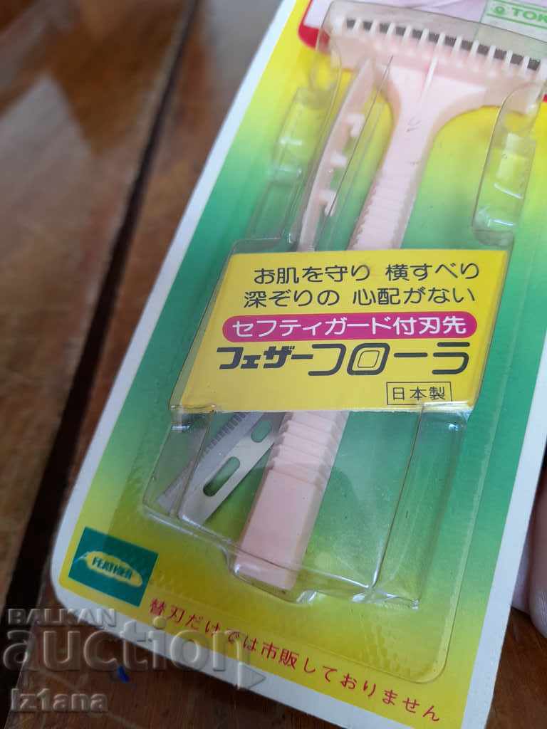 Auction An old women's razor Auction An old women's razor