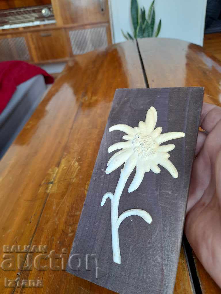 Auction Old wooden decoration, souvenir Auction Old wooden decoration, souvenir