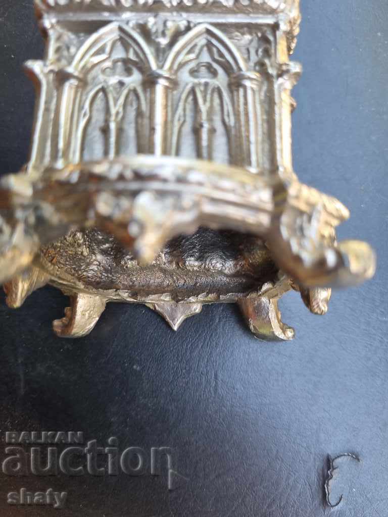 Доставка на Метална склуптура Доставка на Метална склуптура