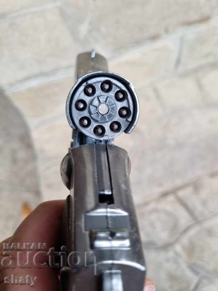 Licitație Pistolul. Revolver. Licitație Pistolul. Revolver.