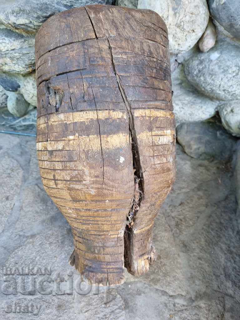 Vas vechi din lemn. ciocan. Chutura cu preț 45.00 BGN | € 23.01