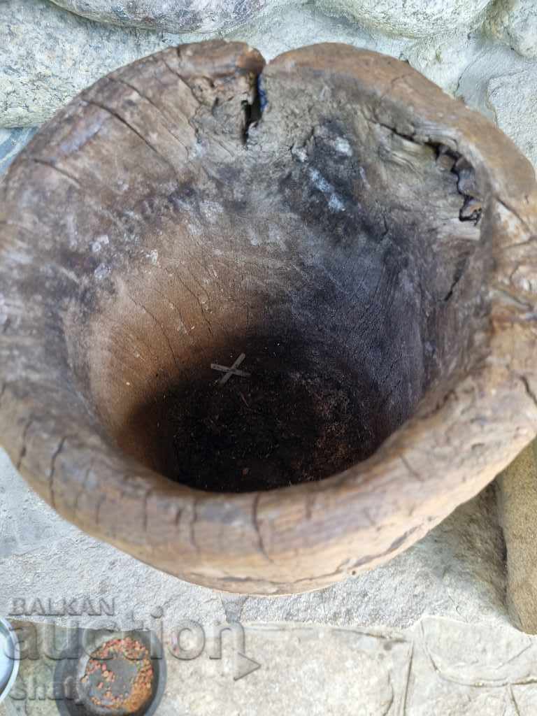 Licitație Vas vechi din lemn. ciocan. Chutura