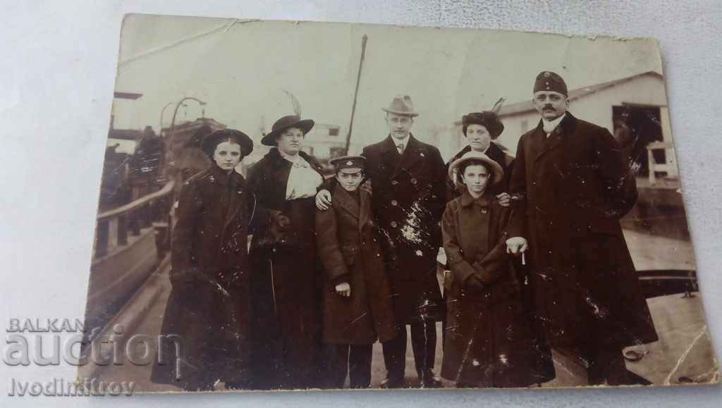 Photo Family of the port