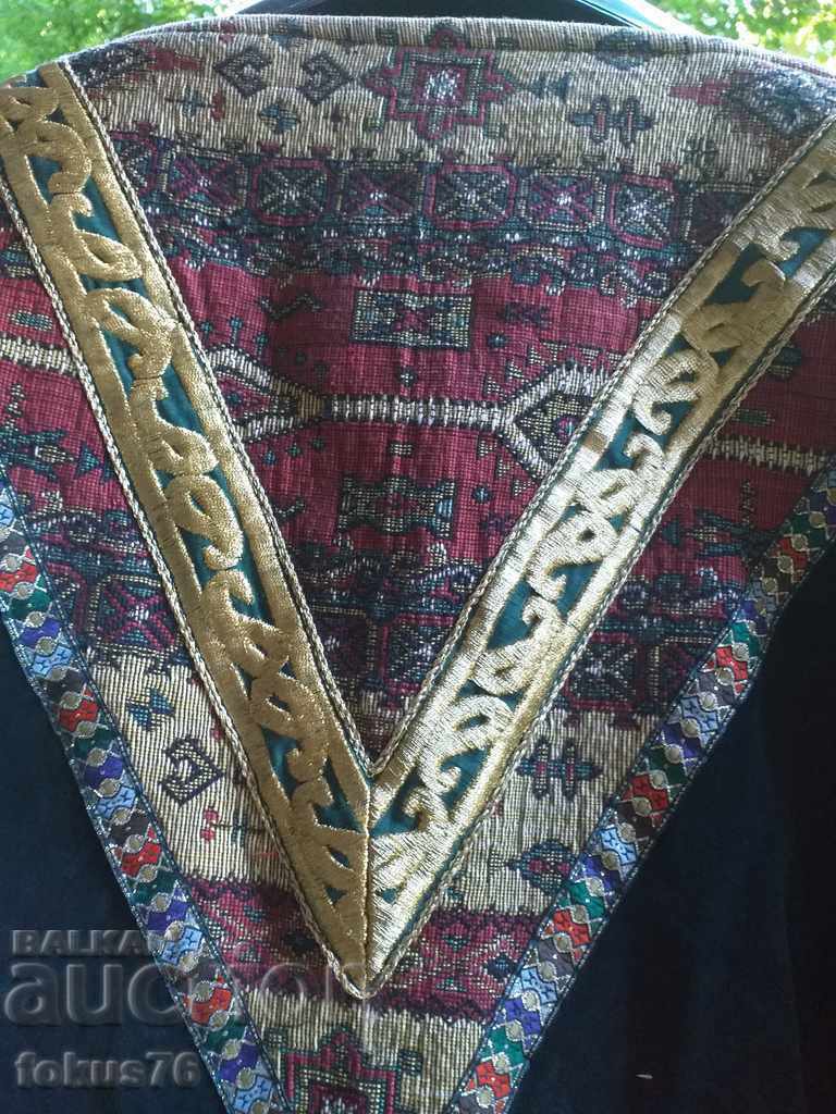 Auction Kaftan Costume made of green velvet and embroidery with tinsel Auction Kaftan Costume made of green velvet and embroidery with tinsel