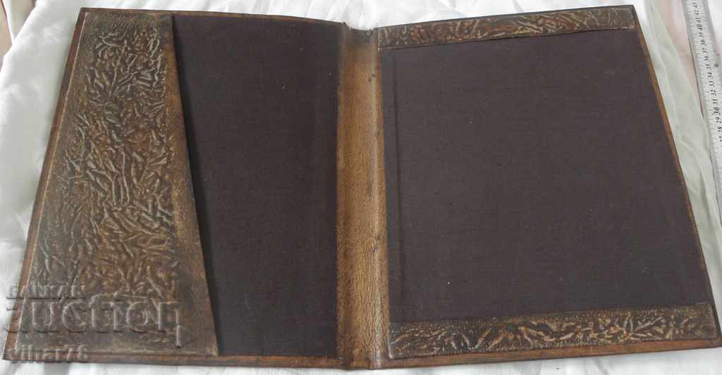 Παράδοση παλιός δερμάτινος φάκελος από γνήσιο δέρμα Παράδοση παλιός δερμάτινος φάκελος από γνήσιο δέρμα