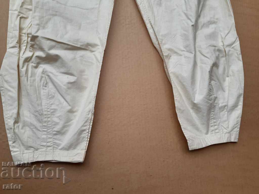 Livrarea Chiloți albi vechi cu broderie - vechi de 100 de ani, costum popular