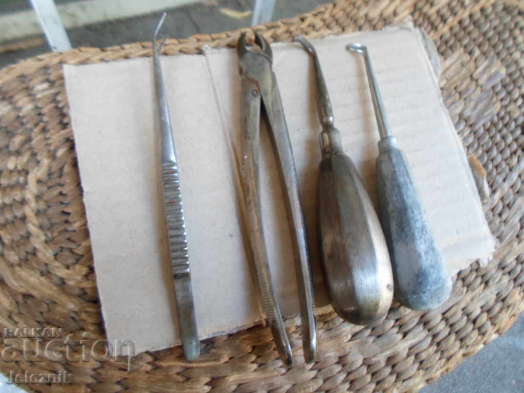 lot instrumente medicale cu preț € 17.90 | 35.01 BGN