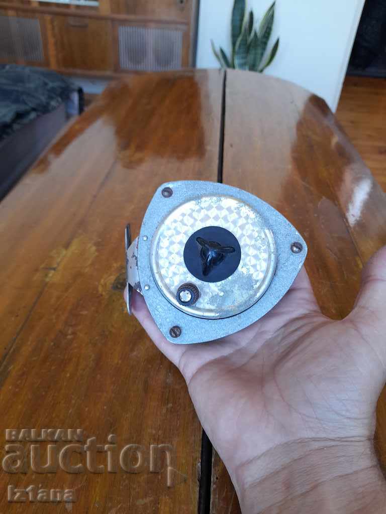 Vechea rolă de pescuit cu preț 20.00 BGN | € 10.23 Vechea rolă de pescuit cu preț 20.00 BGN | € 10.23