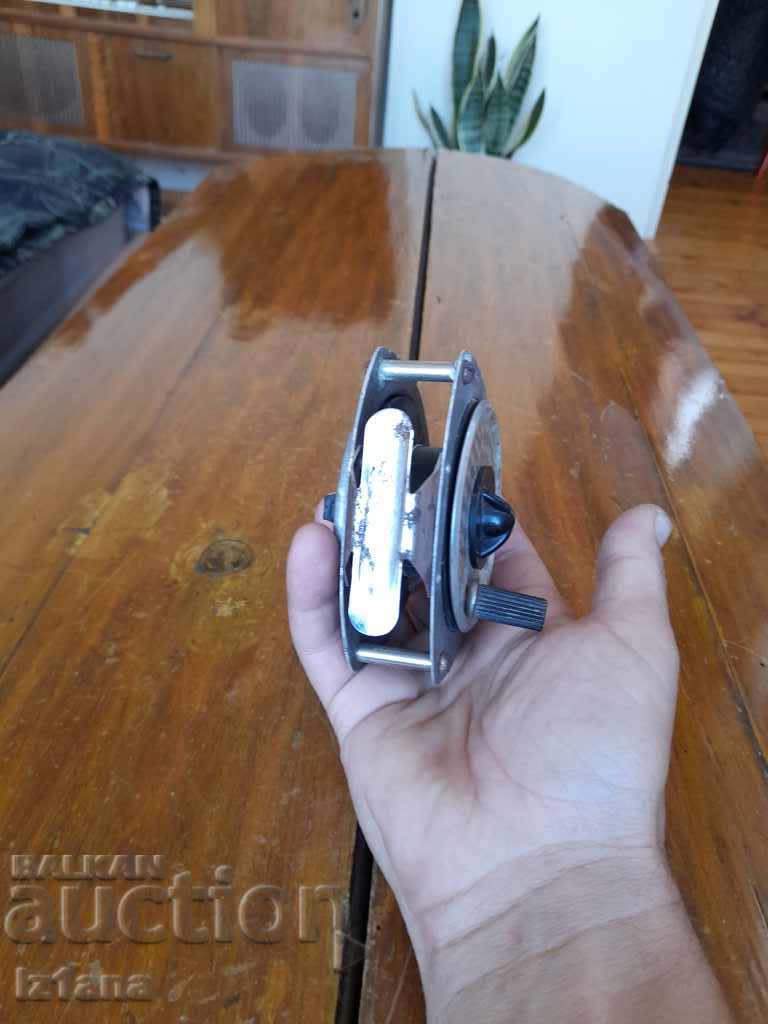 Licitație Vechea rolă de pescuit Licitație Vechea rolă de pescuit