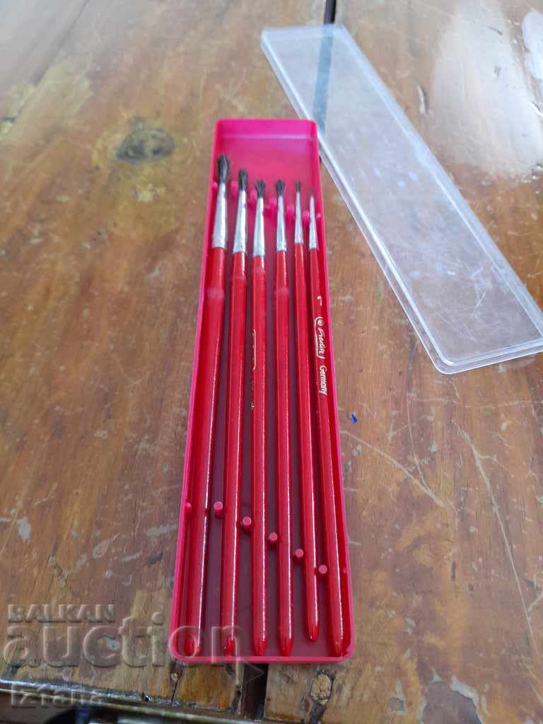 Herlitz paint brushes with price 10.00 BGN | € 5.11 Herlitz paint brushes with price 10.00 BGN | € 5.11