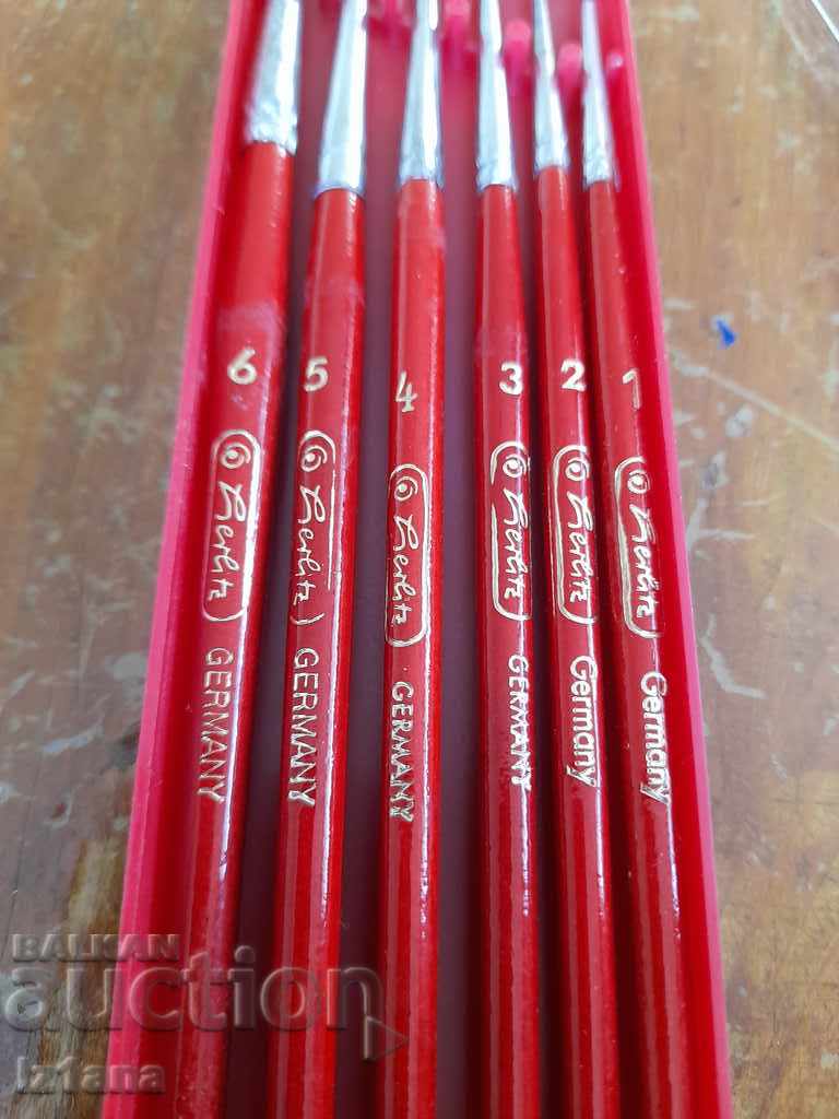 Delivery of Herlitz paint brushes Delivery of Herlitz paint brushes