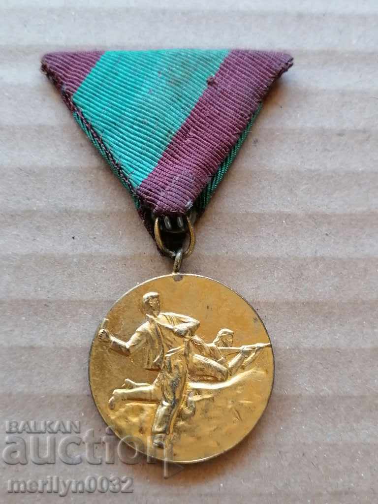 Медал борец против фашизма партизански знак значка