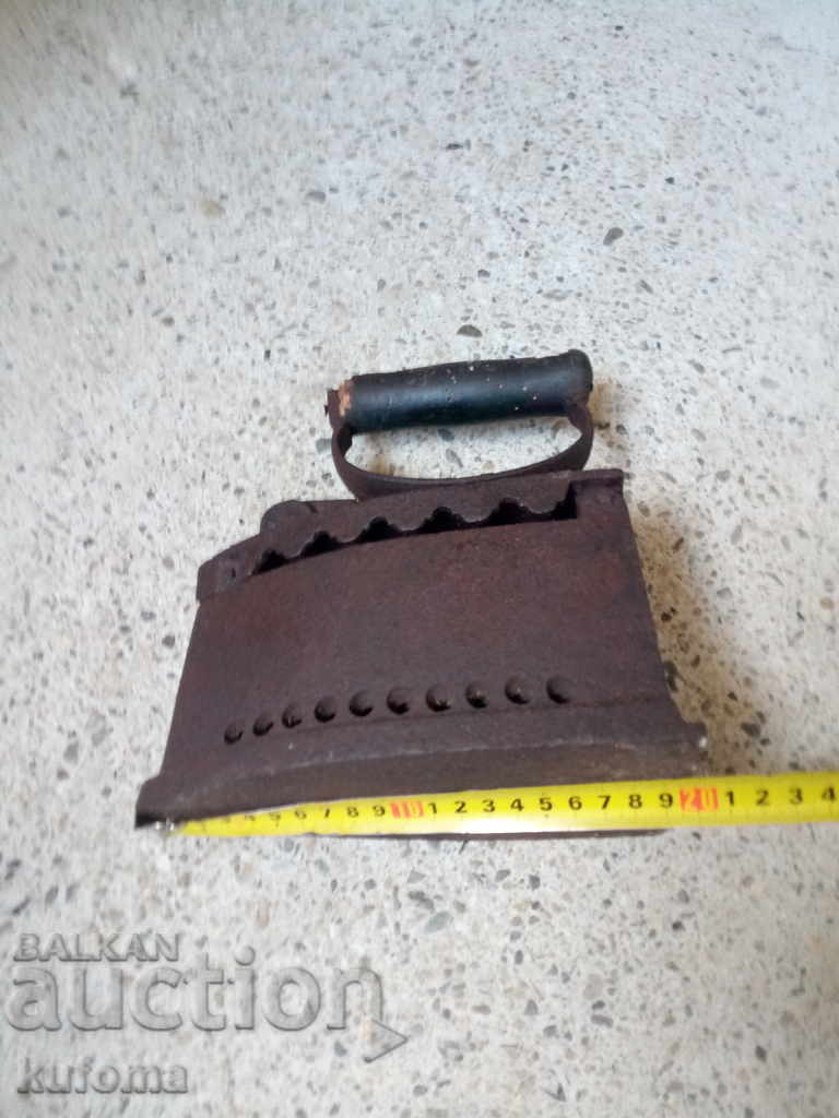 Παράδοση Παλιά σιδήρου στην πυρκαγιά Παράδοση Παλιά σιδήρου στην πυρκαγιά