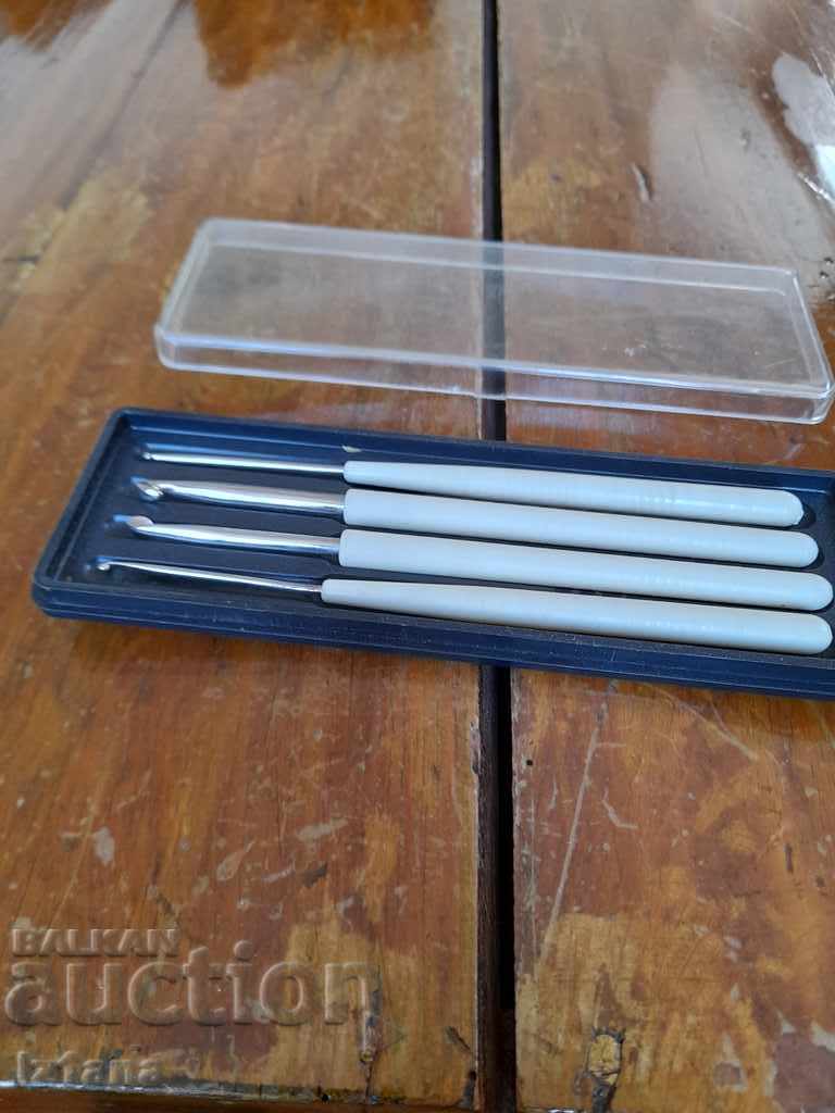 ace vechi de tricotat cu preț 25.00 BGN | € 12.78