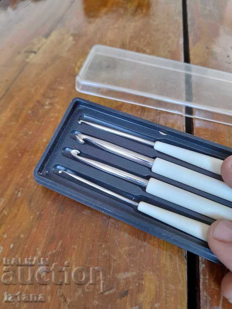 Licitație ace vechi de tricotat