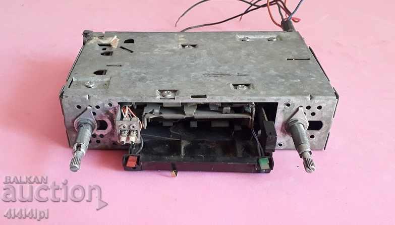 Radio auto retro pentru piese cu preț € 10.00 | 19.56 BGN