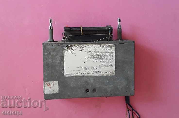 Licitație Radio auto retro pentru piese