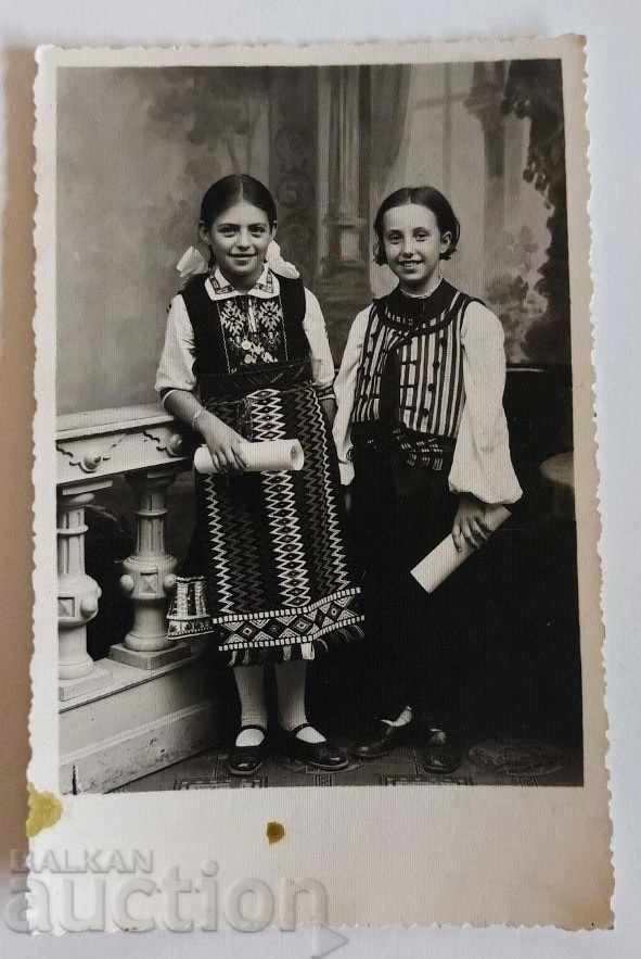 YAMBOL OLD PHOTO PHOTO STUDENT WEAR with price 19.00 BGN | € 9.71 YAMBOL OLD PHOTO PHOTO STUDENT WEAR with price 19.00 BGN | € 9.71