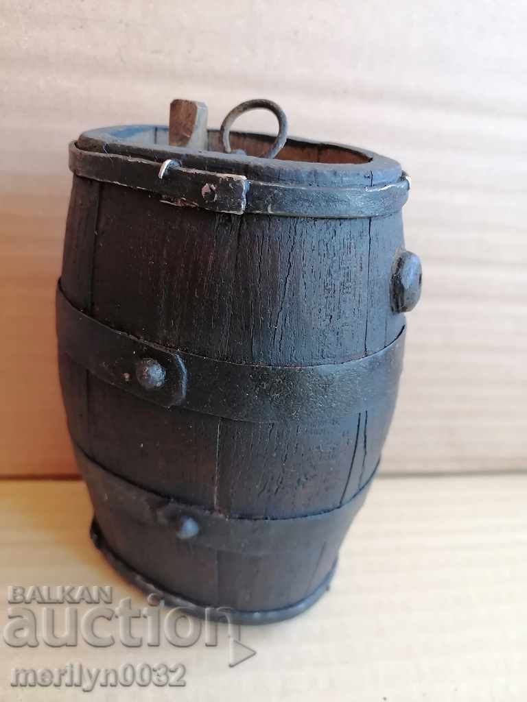 Old pepper, barrel, keg, bucket, vase, wooden