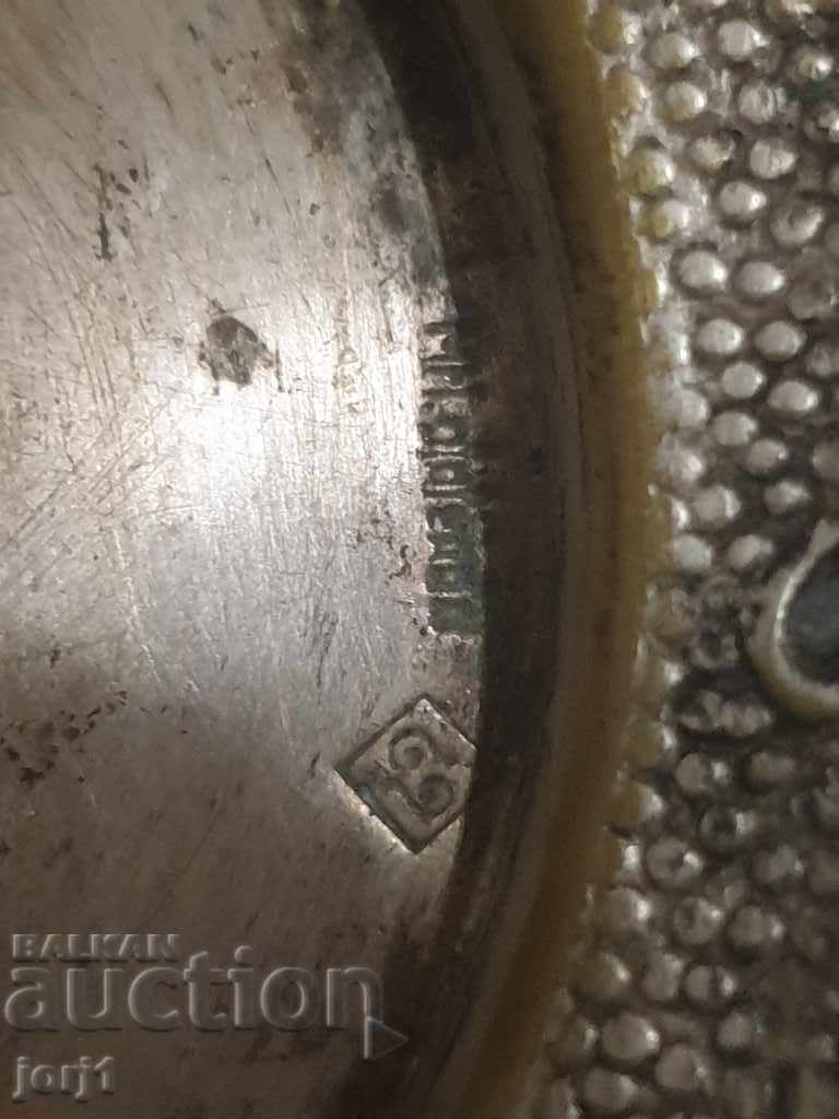 Delivery of An old silver-plated object Delivery of An old silver-plated object