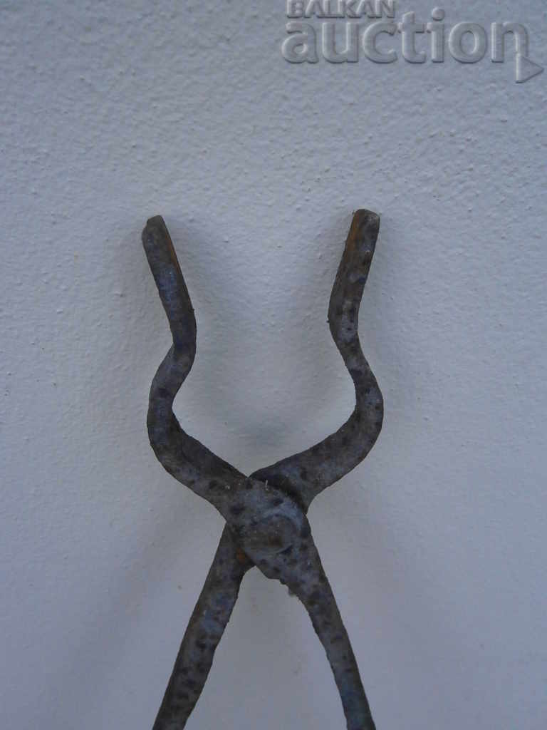 Доставка на старинни ковашки клещи Доставка на старинни ковашки клещи