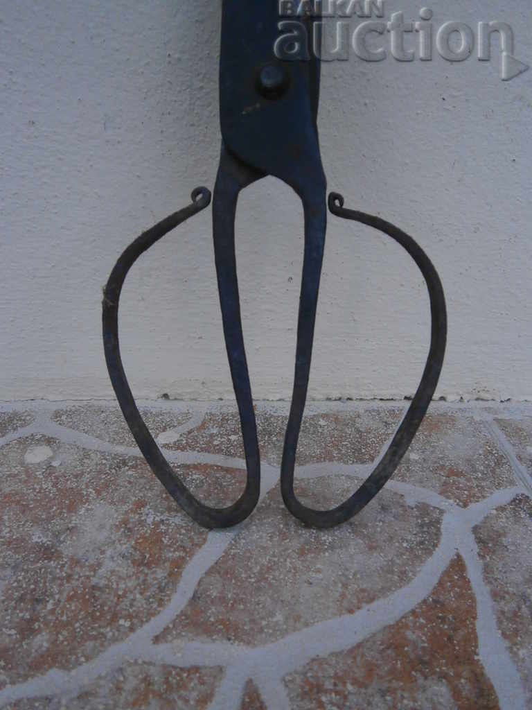 Foarfece forjate antice cu preț 21.00 BGN | € 10.74 Foarfece forjate antice cu preț 21.00 BGN | € 10.74