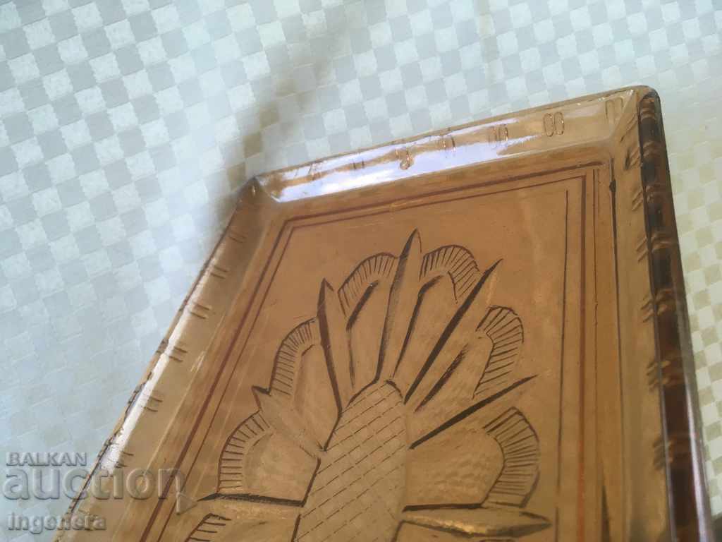 Delivery of TRAY GLASS RELIEF THICK FROM THE EARLY SOC BOARD