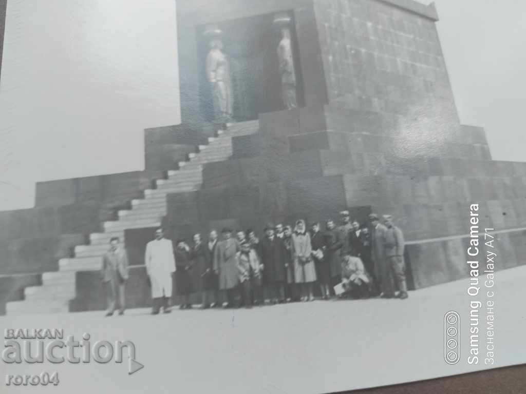 БЕЛГРАД - ПАМЕТНИКА АВАЛА с цена 31.50 лв. | € 16.11 БЕЛГРАД - ПАМЕТНИКА АВАЛА с цена 31.50 лв. | € 16.11