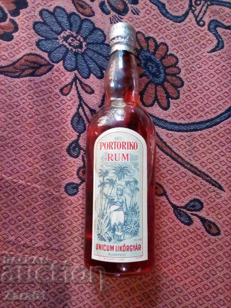Sticlă unică de rom din 1953 RRRRRRR