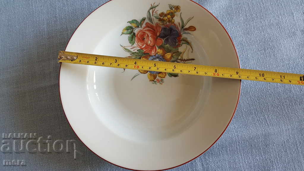 Auction  Porcelain plates - 2 pieces