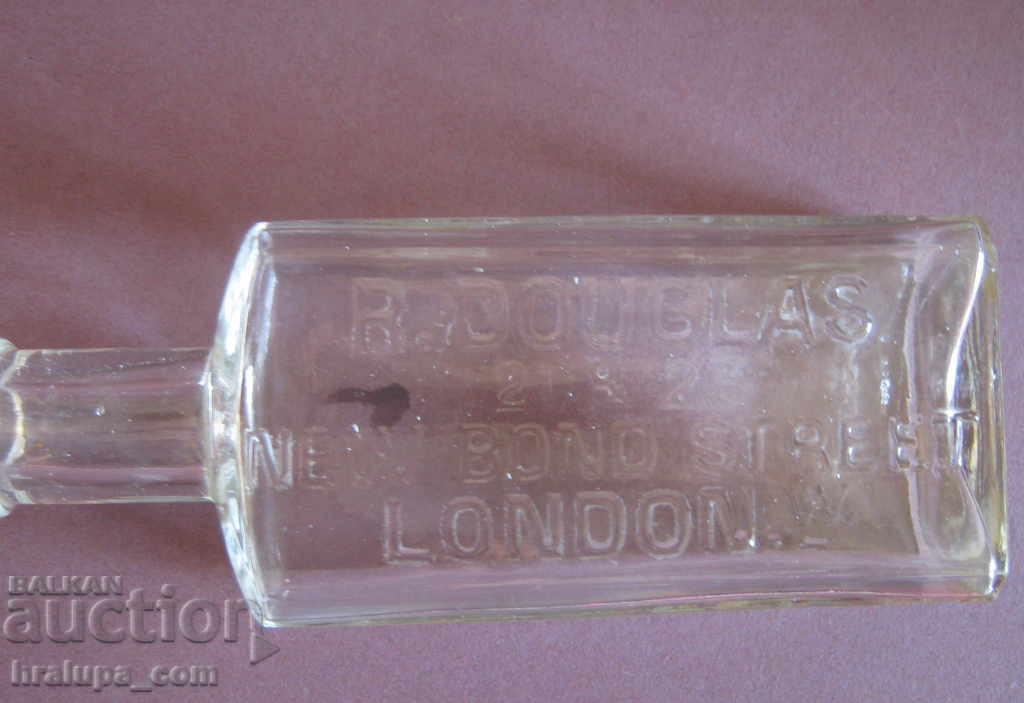 Παλιό γυάλινο μπουκάλι R. Douglas με τιμή 20.00 BGN | € 10.23 Παλιό γυάλινο μπουκάλι R. Douglas με τιμή 20.00 BGN | € 10.23