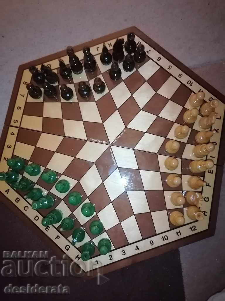 Auction Chess for three Auction Chess for three