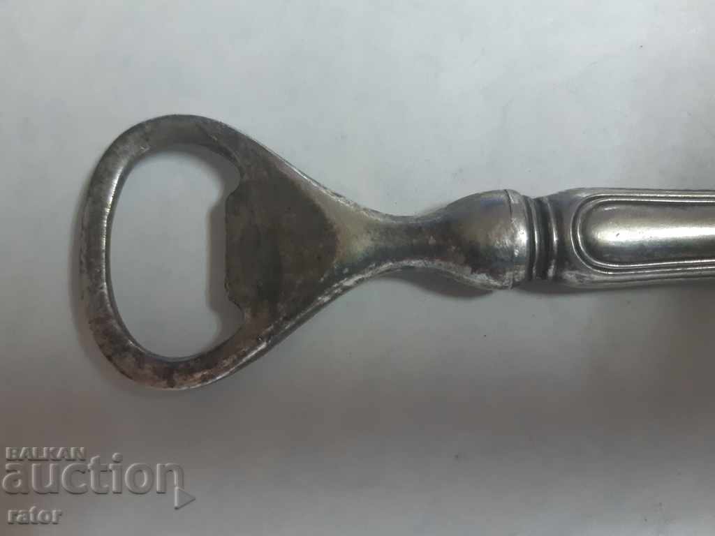 Παράδοση Πολύ παλιό ασημένιο ανοιχτήρι μπύρας Παράδοση Πολύ παλιό ασημένιο ανοιχτήρι μπύρας