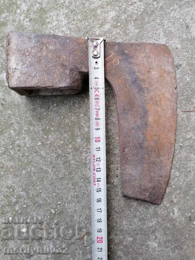 Delivery of An old ax shaft tool wrought iron Delivery of An old ax shaft tool wrought iron