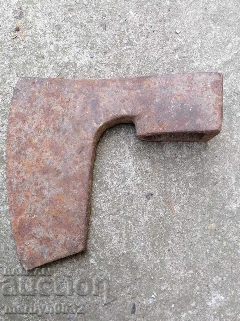 Ένα παλιό εργαλείο στέλεχος αξόνων σφυρήλατο σίδερο